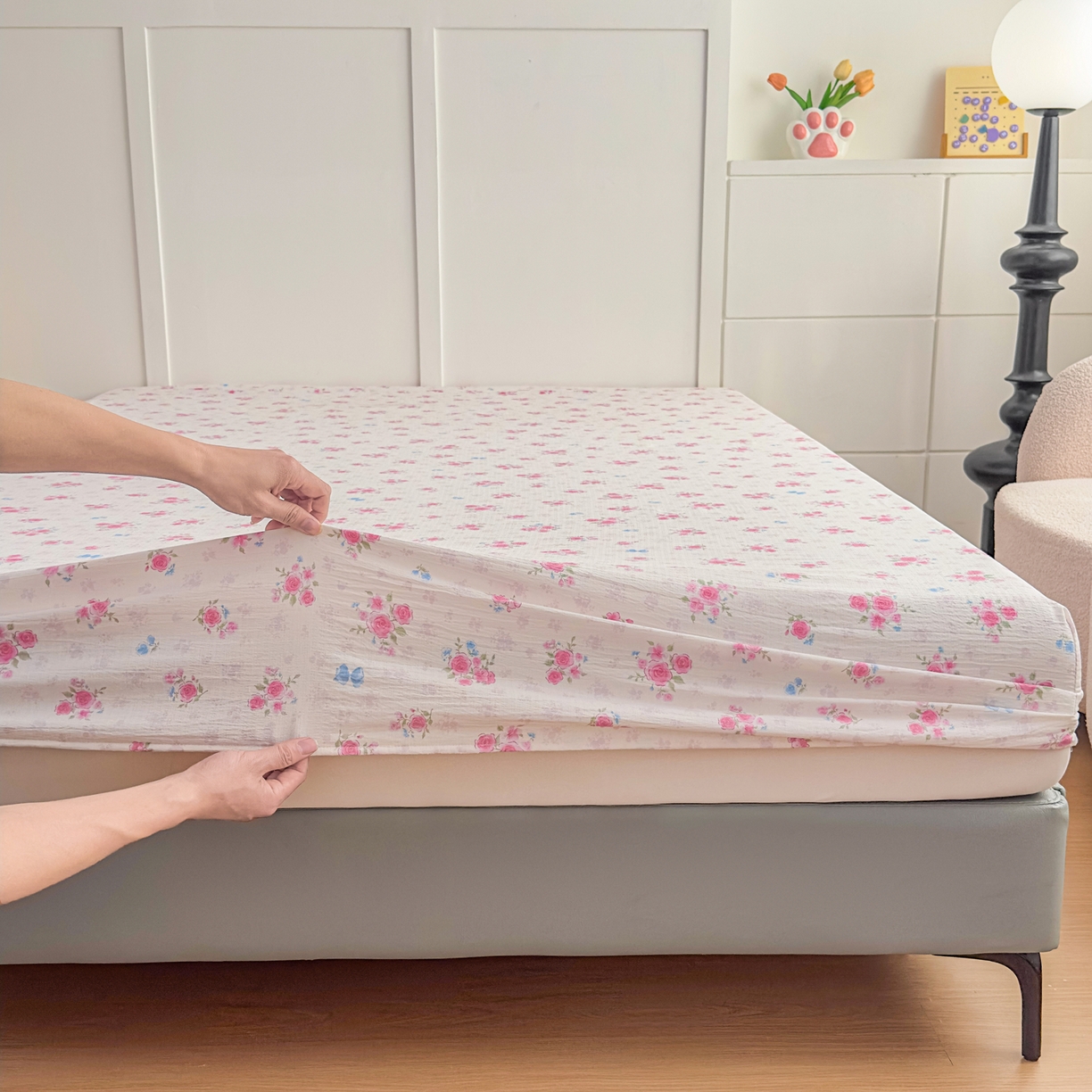 91家纺网 家纺一手货源 找家纺 默忆 2026春夏新款a类泡芙双层纱床笠印花卡通全包围床垫保护套单床笠 床笠单件 三生花