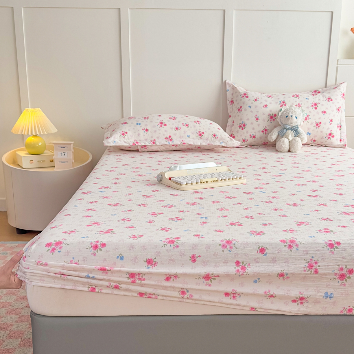 91家纺网 家纺一手货源 找家纺 默忆 2026春夏新款a类泡芙双层纱床笠印花卡通全包围床垫保护套单床笠 床笠单件 三生花