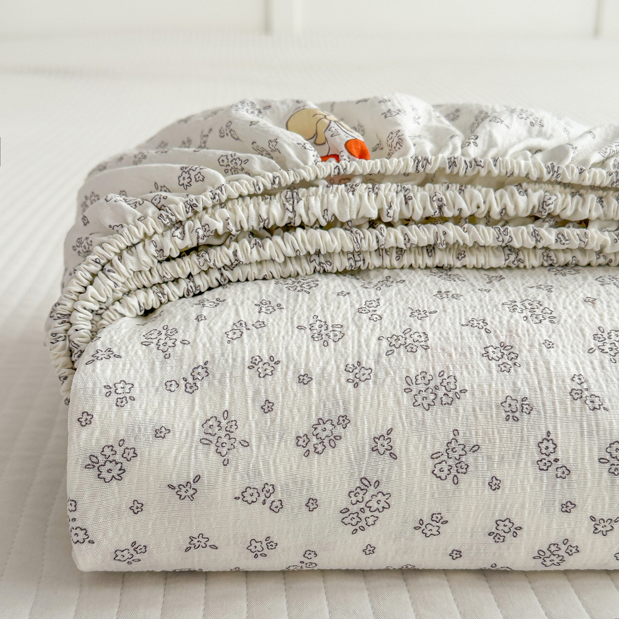 91家纺网 家纺一手货源 找家纺 默忆 2026春夏新款a类泡芙双层纱床笠印花卡通全包围床垫保护套单床笠 床笠单件 樱桃