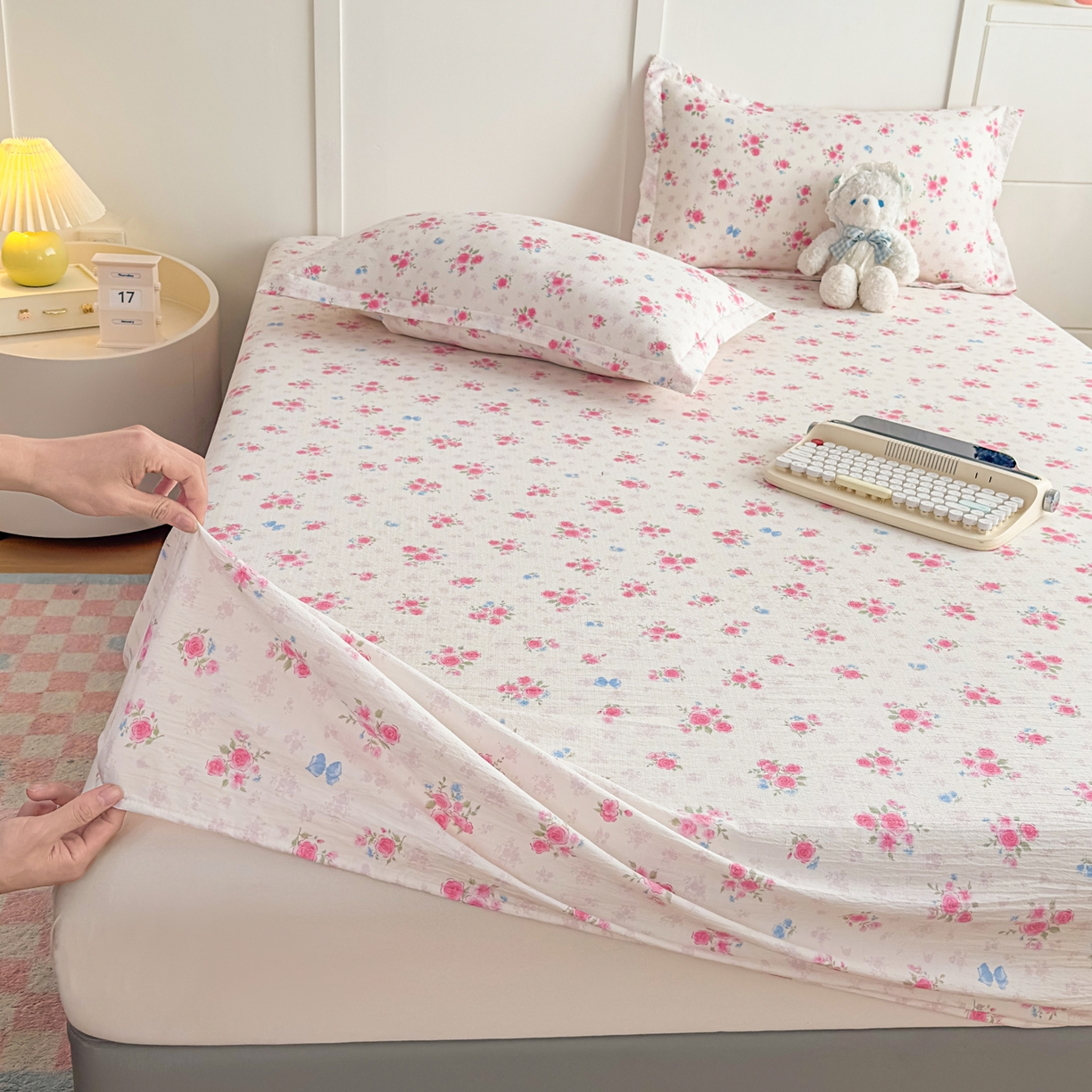 91家纺网 家纺一手货源 找家纺 默忆 2026春夏新款a类泡芙双层纱床笠印花卡通全包围床垫保护套单床笠 床笠单件 三生花