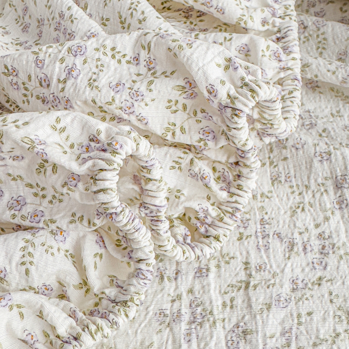 91家纺网 家纺一手货源 找家纺 默忆 2026春夏新款a类泡芙双层纱床笠印花卡通全包围床垫保护套单床笠 床笠单件 莫奈紫