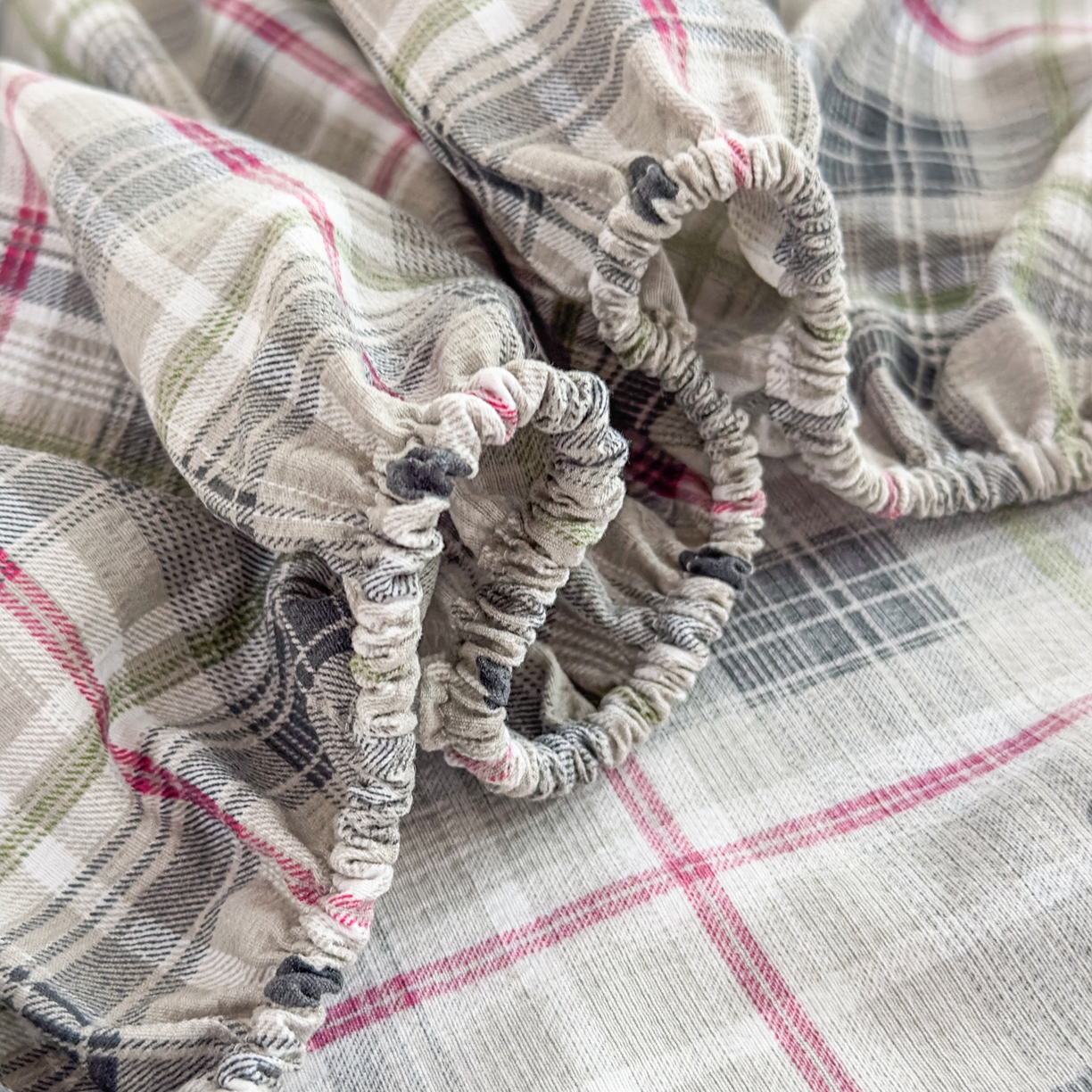 91家纺网 家纺一手货源 找家纺 默忆 2026春夏新款a类泡芙双层纱床笠印花卡通全包围床垫保护套单床笠 床笠单件 心律