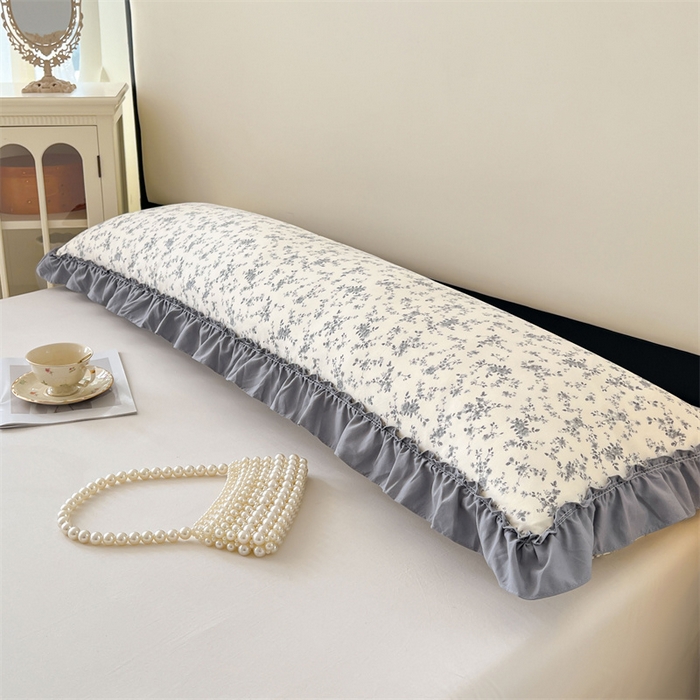 91家纺网 家纺一手货源 找家纺 圣比熊 2026新款A类云朵棉法式压花边枕套加长双人情侣1.8米枕芯内胆套1.5m枕头套 忆江南（法式压花边）