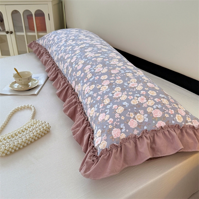 91家纺网 家纺一手货源 找家纺 圣比熊 2026新款A类云朵棉法式压花边枕套加长双人情侣1.8米枕芯内胆套1.5m枕头套 云裳花谷（法式压花边）