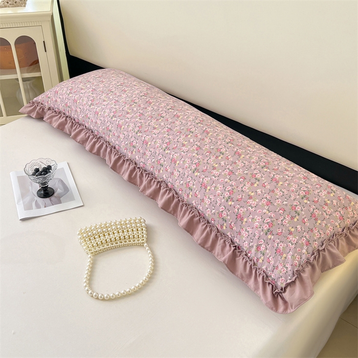 91家纺网 家纺一手货源 找家纺 圣比熊 2026新款A类云朵棉法式压花边枕套加长双人情侣1.8米枕芯内胆套1.5m枕头套 花间入梦-粉（法式压花边）