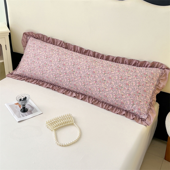 91家纺网 家纺一手货源 找家纺 圣比熊 2026新款A类云朵棉法式压花边枕套加长双人情侣1.8米枕芯内胆套1.5m枕头套 花间入梦-粉（法式压花边）