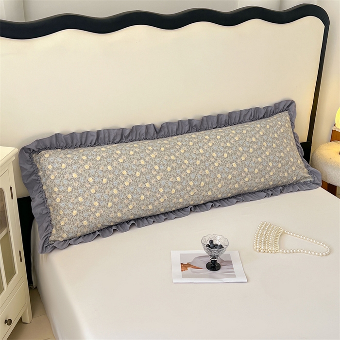 91家纺网 家纺一手货源 找家纺 圣比熊 2026新款A类云朵棉法式压花边枕套加长双人情侣1.8米枕芯内胆套1.5m枕头套 风栖木槿-灰（法式压花边）