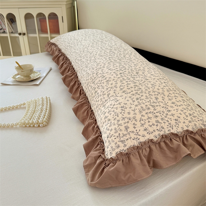 91家纺网 家纺一手货源 找家纺 圣比熊 2026新款A类云朵棉法式压花边枕套加长双人情侣1.8米枕芯内胆套1.5m枕头套 柏林梦境-咖（法式压花边）