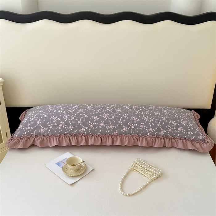 91家纺网 家纺一手货源 找家纺 圣比熊 2026新款A类云朵棉法式压花边枕套加长双人情侣1.8米枕芯内胆套1.5m枕头套 玫瑰之约（法式压花边）