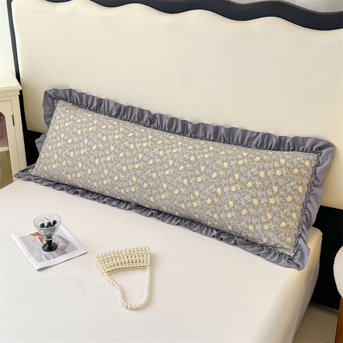 91家纺网 家纺一手货源 找家纺 圣比熊 2026新款A类云朵棉法式压花边枕套加长双人情侣1.8米枕芯内胆套1.5m枕头套 风栖木槿-灰（法式压花边）