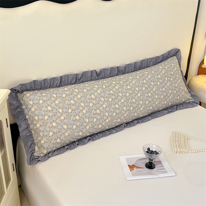 91家纺网 家纺一手货源 找家纺 梦舒羽 2026新款A类云朵棉法式压花边枕套加长双人情侣1.8米枕芯内胆套1.5m枕头套 风栖木槿-灰（法式压花边）