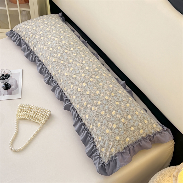 91家纺网 家纺一手货源 找家纺 梦舒羽 2026新款A类云朵棉法式压花边枕套加长双人情侣1.8米枕芯内胆套1.5m枕头套 风栖木槿-灰（法式压花边）