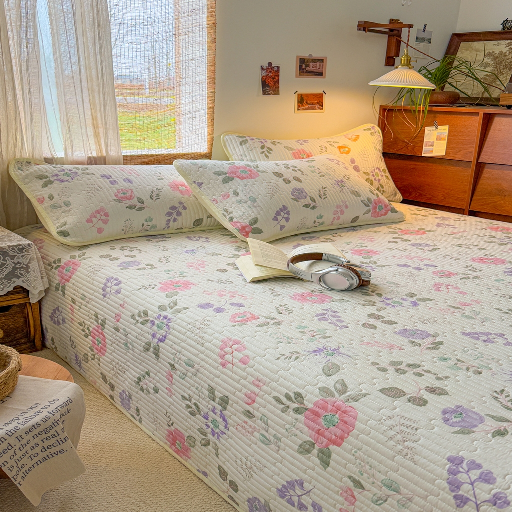 91家纺网 家纺一手货源 找家纺 优雅星家纺 2026新款A类小清新四季可用学生宿舍床单  单件夹棉炕盖床盖炕毯三件套（长期有货） 花韵