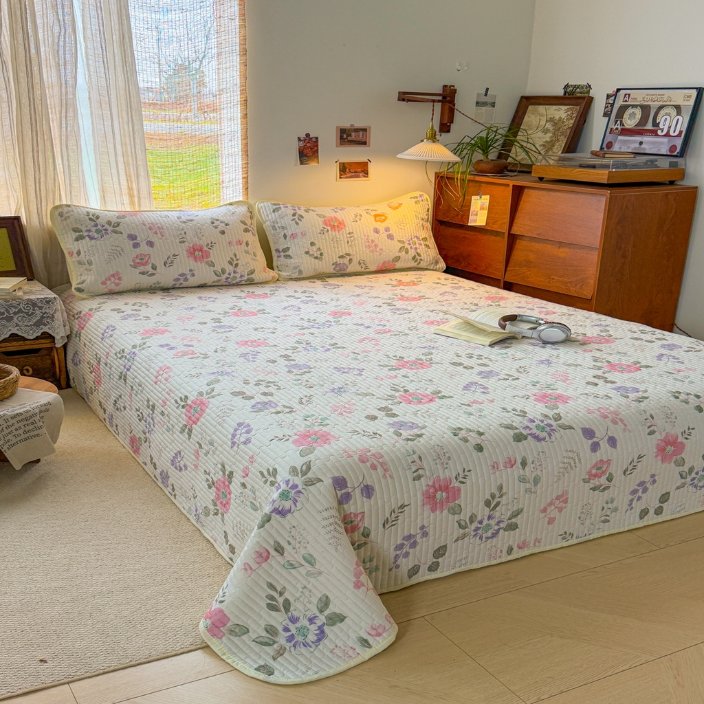 91家纺网 家纺一手货源 找家纺 优雅星家纺 2026新款A类小清新四季可用学生宿舍床单  单件夹棉炕盖床盖炕毯三件套（长期有货） 花韵