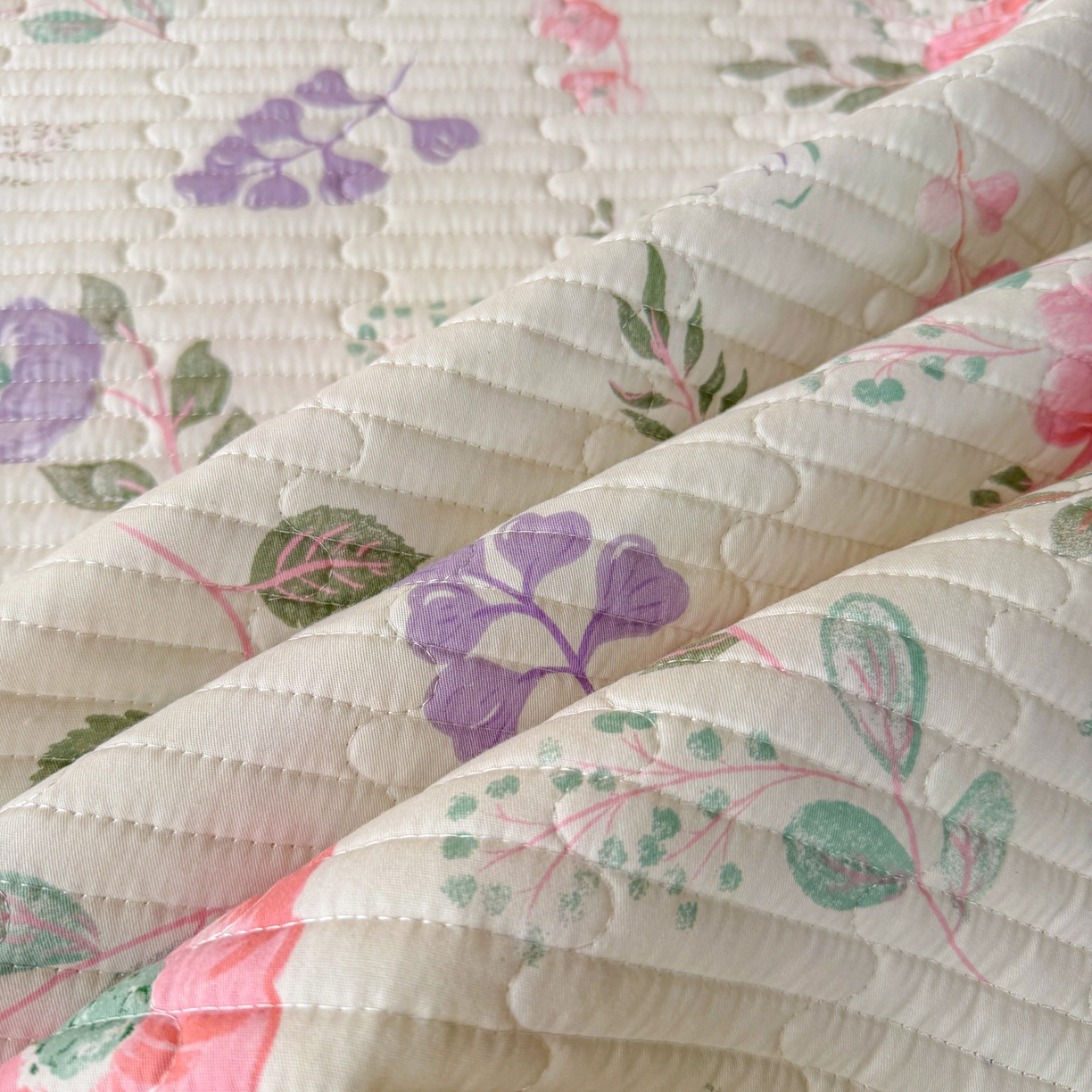 91家纺网 家纺一手货源 找家纺 优雅星家纺 2026新款A类小清新四季可用学生宿舍床单  单件夹棉炕盖床盖炕毯三件套（长期有货） 花韵