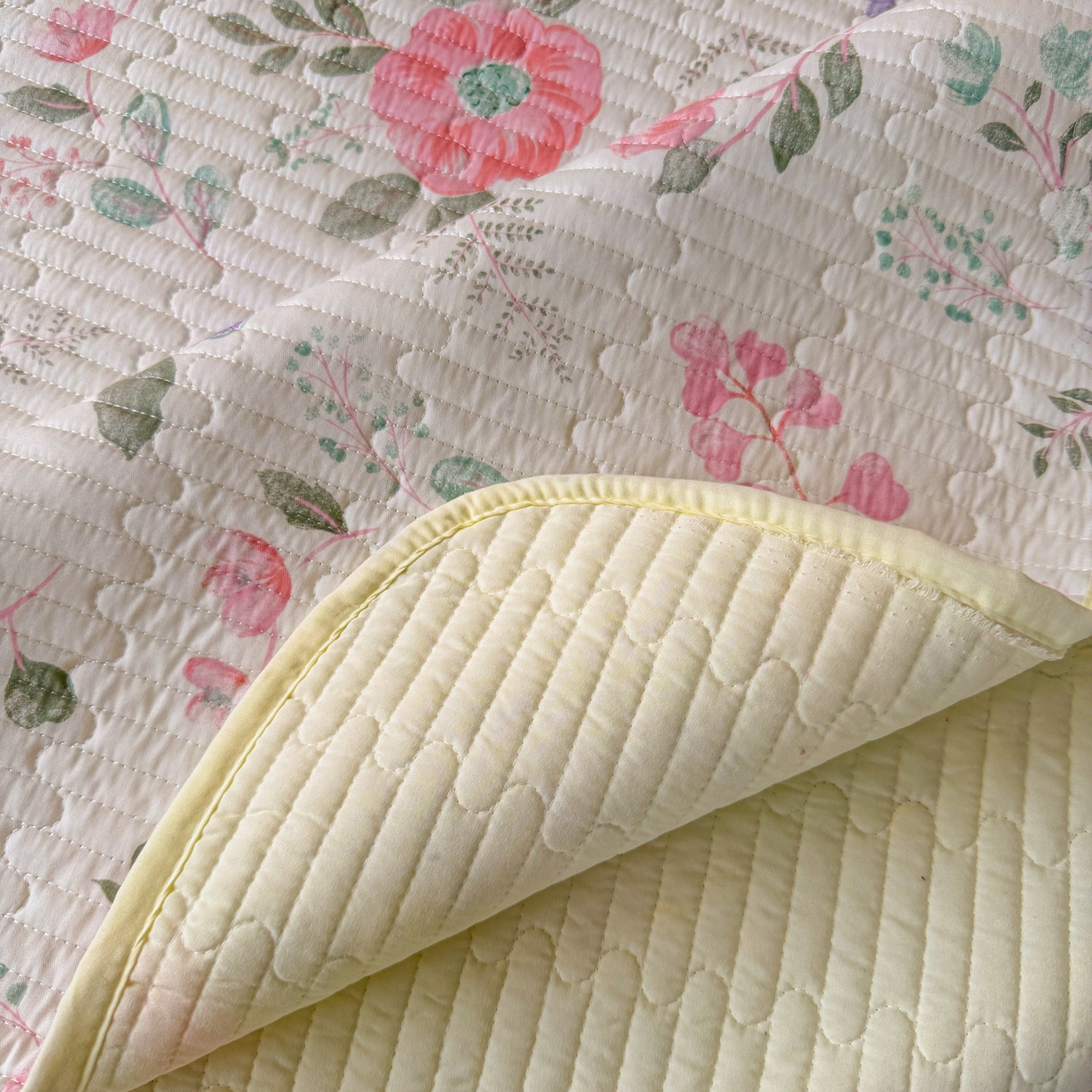 91家纺网 家纺一手货源 找家纺 优雅星家纺 2026新款A类小清新四季可用学生宿舍床单  单件夹棉炕盖床盖炕毯三件套（长期有货） 花韵