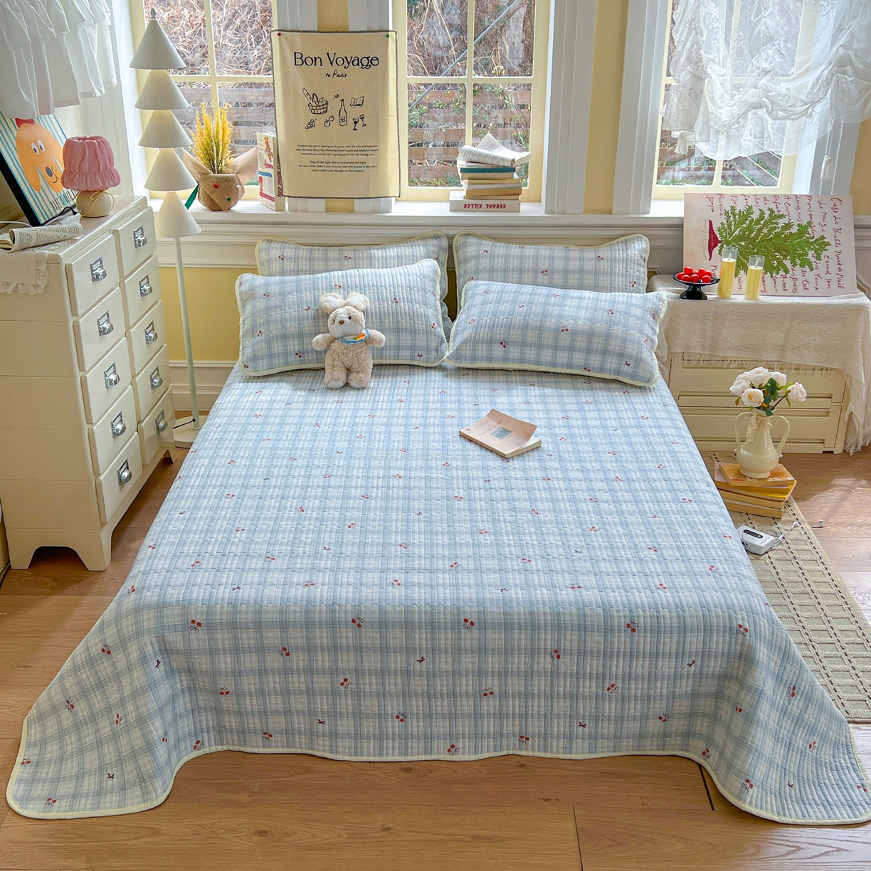 91家纺网 家纺一手货源 找家纺 优雅星家纺 2026新款A类小清新四季可用学生宿舍床单  单件夹棉炕盖床盖炕毯三件套（长期有货） 蓝格樱桃