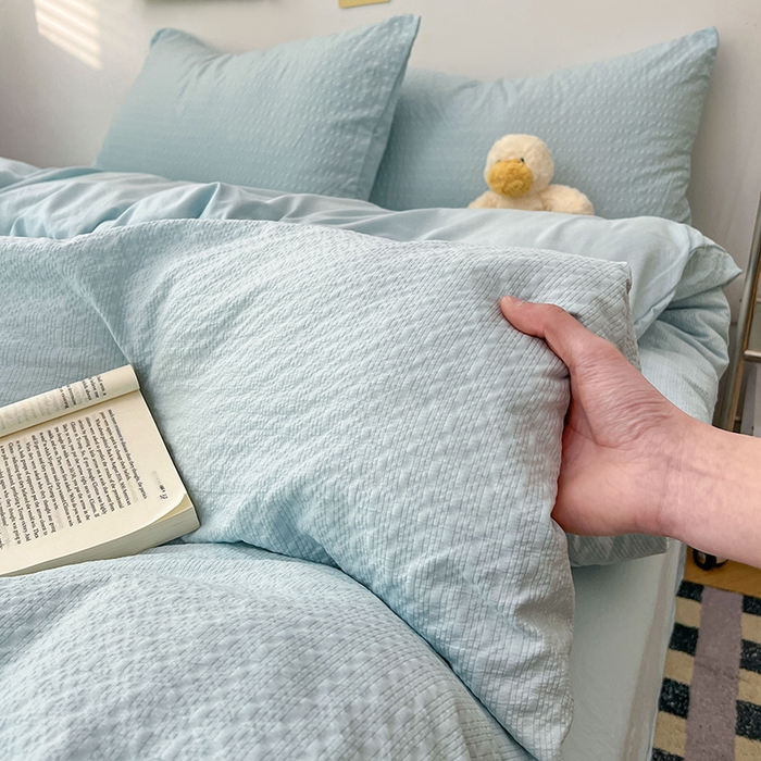 91家纺网 家纺一手货源 找家纺 贝拉梦家纺 2026新款高克重高品质A类超软糯泡芙纱纯色四件套 晴空小方