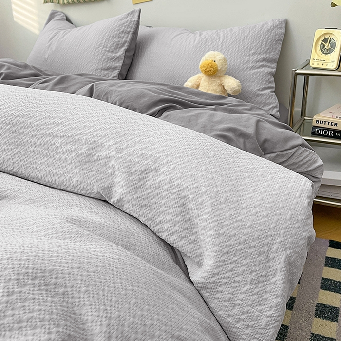 91家纺网 家纺一手货源 找家纺 贝拉梦家纺 2026新款高克重高品质A类超软糯泡芙纱纯色四件套 灰雾泡芙