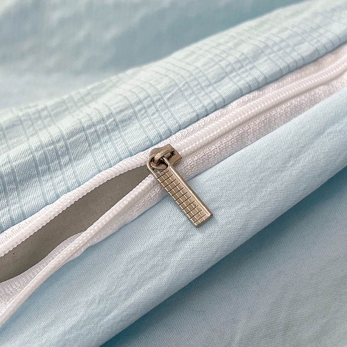 91家纺网 家纺一手货源 找家纺 贝拉梦家纺 2026新款高克重高品质A类超软糯泡芙纱纯色四件套 晴空小方