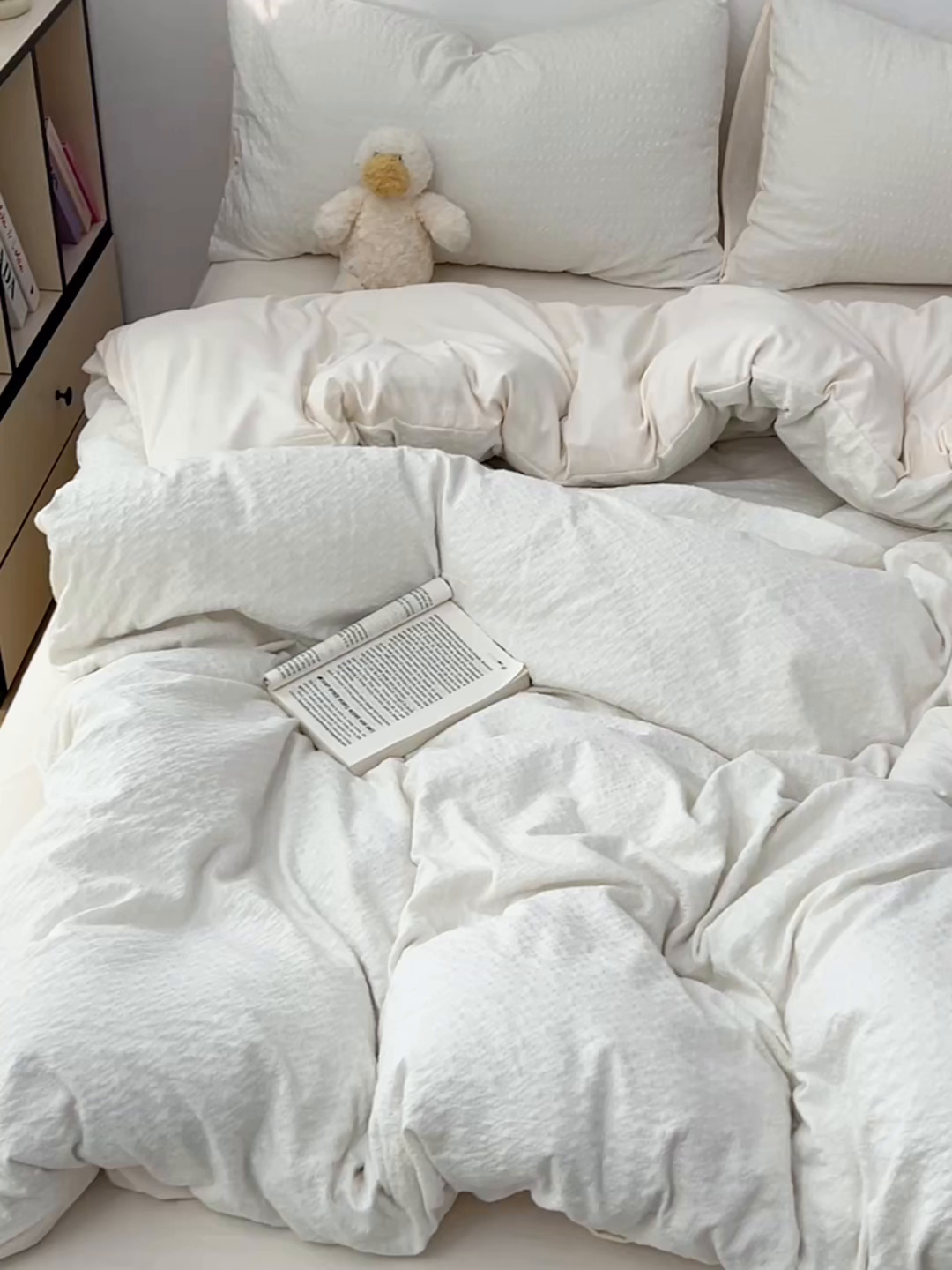 91家纺网 家纺一手货源 找家纺 贝拉梦家纺 2026新款高克重高品质A类超软糯泡芙纱纯色四件套 糯糯奶盖