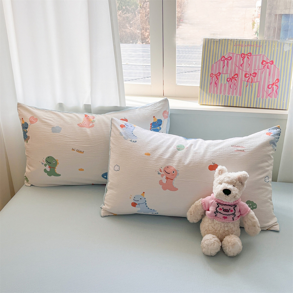 91家纺网 家纺一手货源 找家纺 盛秋家纺 2026新款皱皱纱印花夏被-萝拉 恐龙游记+天空蓝