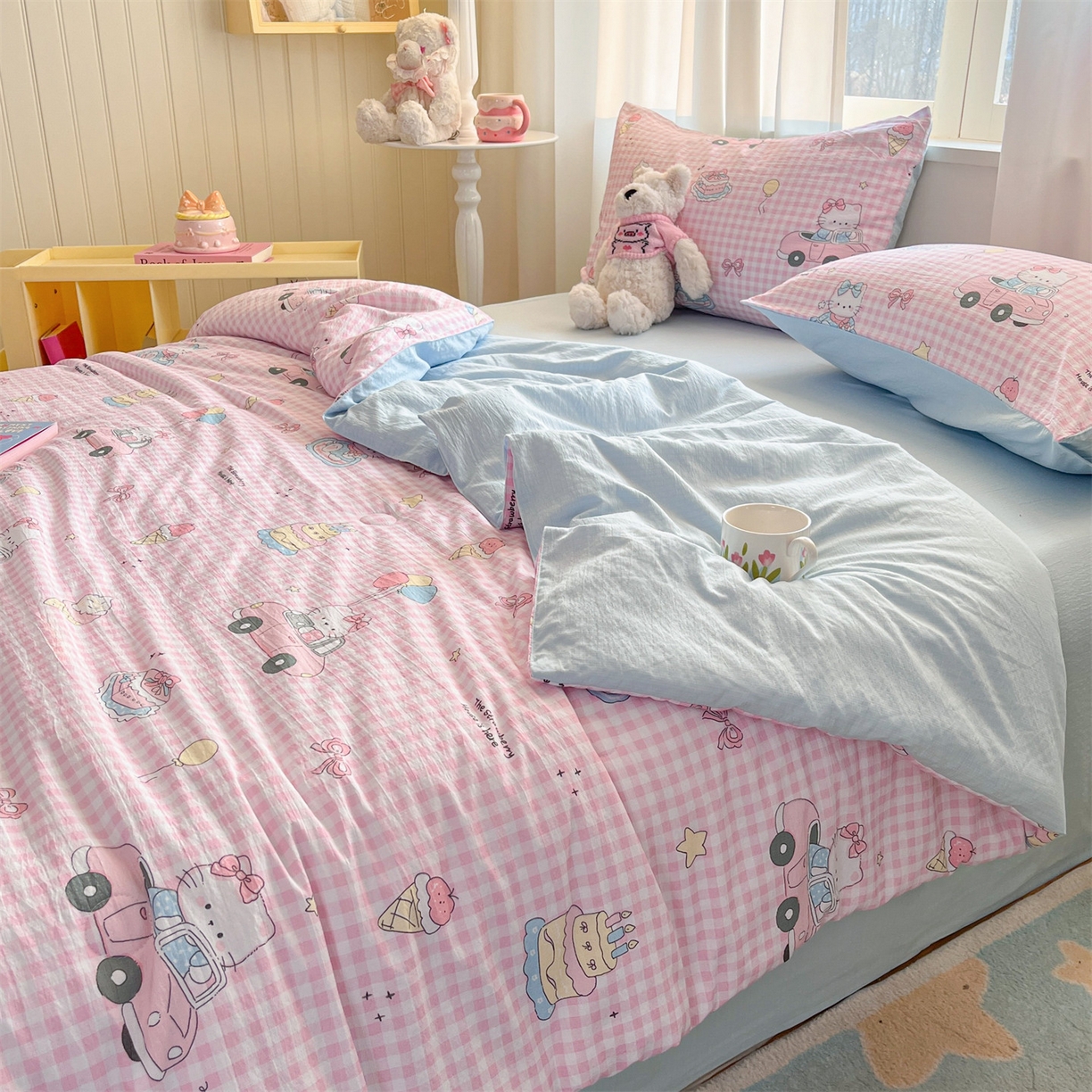 91家纺网 家纺一手货源 找家纺 盛秋家纺 2026新款皱皱纱印花夏被-萝拉 格子铺粉+天空蓝