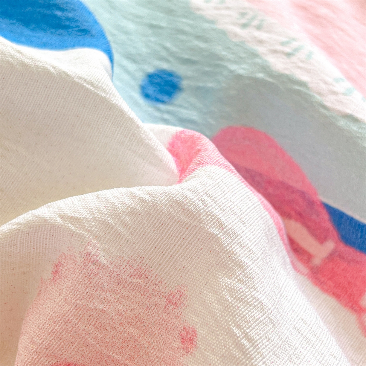 91家纺网 家纺一手货源 找家纺 盛秋家纺 2026新款皱皱纱印花夏被-萝拉 小狗来信+奶油粉