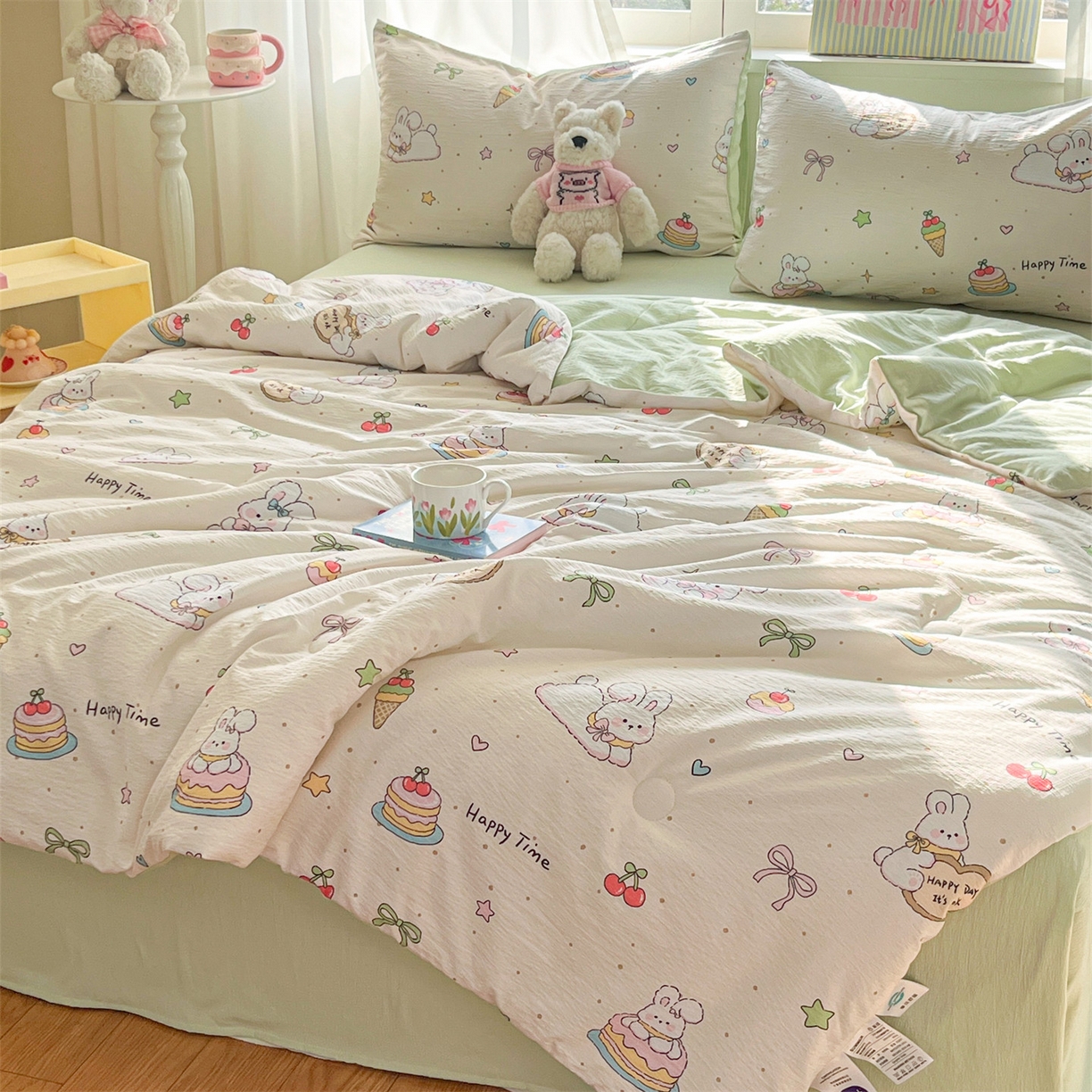 91家纺网 家纺一手货源 找家纺 盛秋家纺 2026新款皱皱纱印花夏被-萝拉 生日派对+清新绿