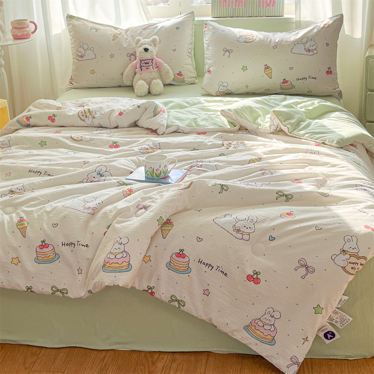 91家纺网 家纺一手货源 找家纺 盛秋家纺 2026新款皱皱纱印花夏被-萝拉 生日派对+清新绿