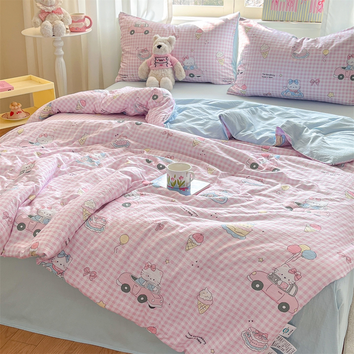 91家纺网 家纺一手货源 找家纺 盛秋家纺 2026新款皱皱纱印花夏被-萝拉 格子铺粉+天空蓝