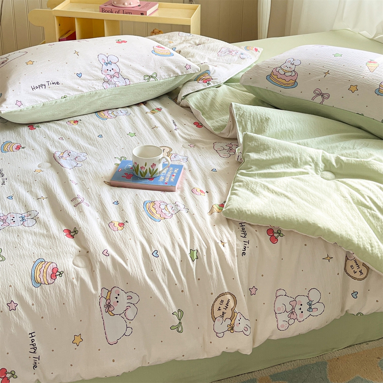 91家纺网 家纺一手货源 找家纺 盛秋家纺 2026新款皱皱纱印花夏被-萝拉 生日派对+清新绿