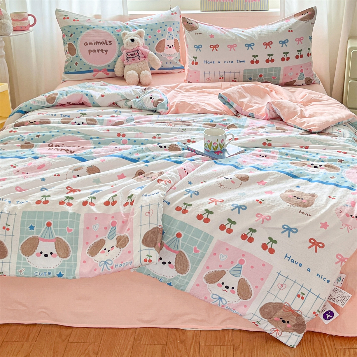 91家纺网 家纺一手货源 找家纺 盛秋家纺 2026新款皱皱纱印花夏被-萝拉 小狗来信+奶油粉