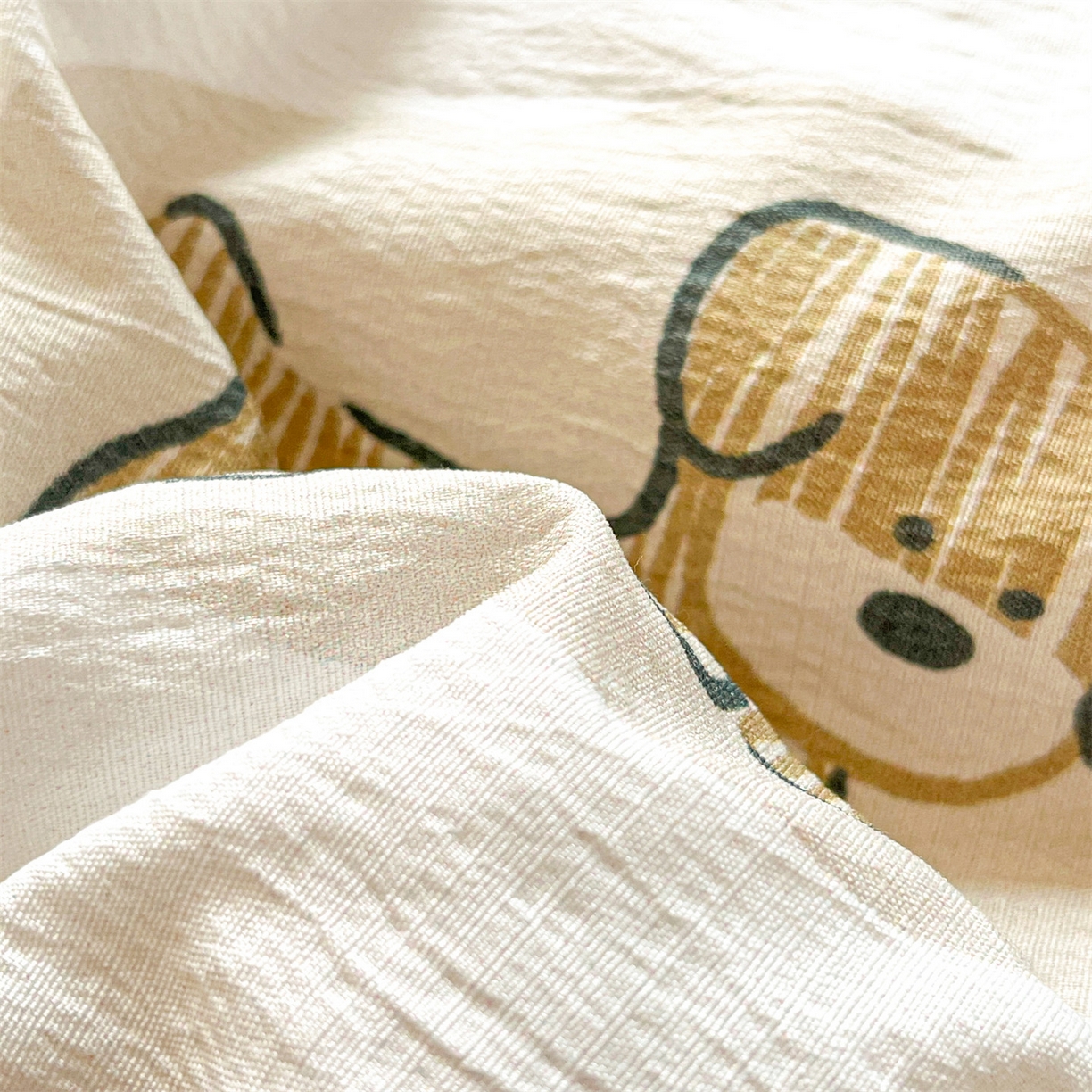 91家纺网 家纺一手货源 找家纺 盛秋家纺 2026新款皱皱纱印花夏被-萝拉 修勾咖+米驼