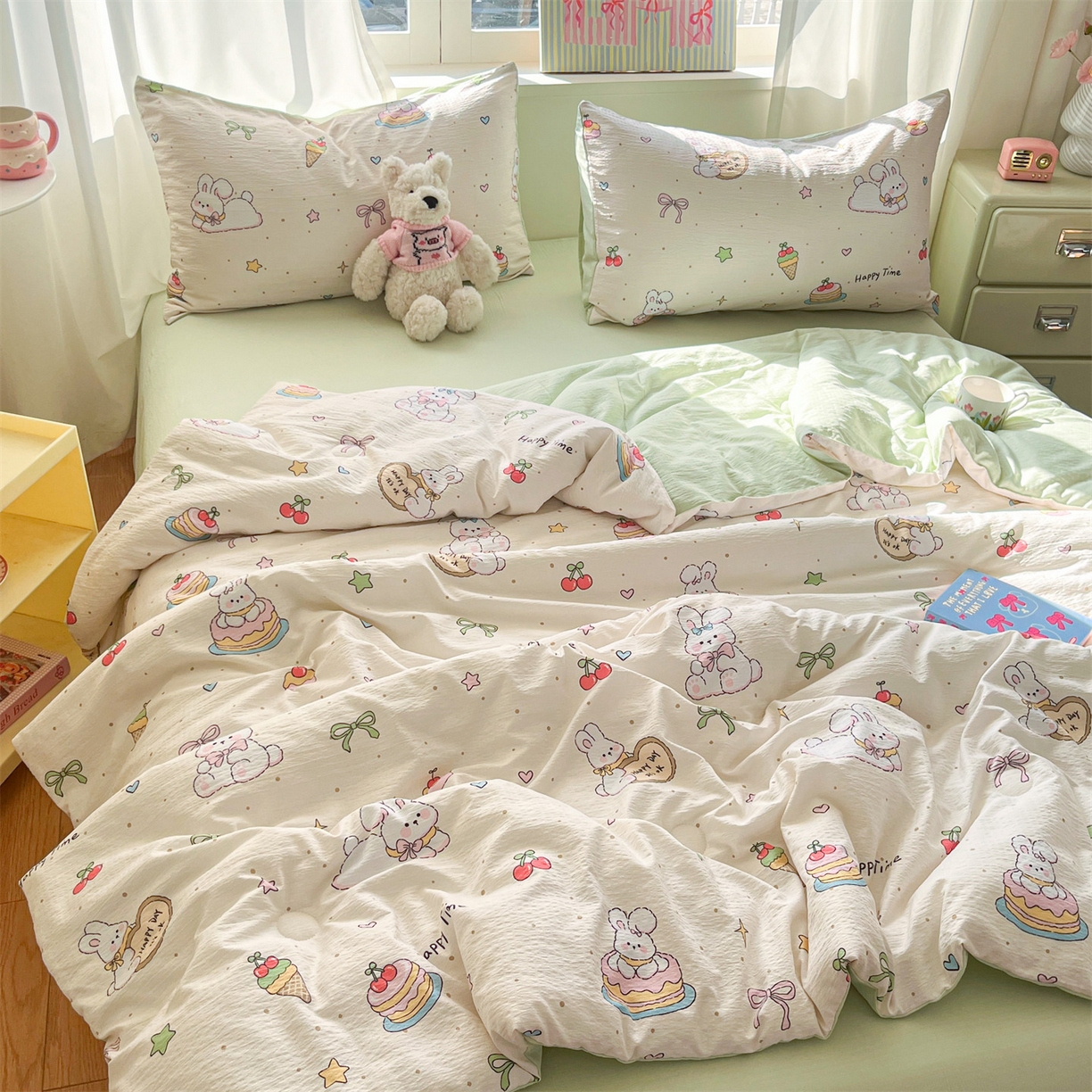 91家纺网 家纺一手货源 找家纺 盛秋家纺 2026新款皱皱纱印花夏被-萝拉 生日派对+清新绿