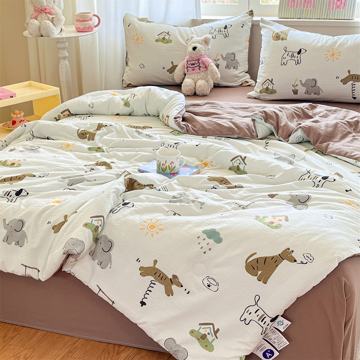 91家纺网 家纺一手货源 找家纺 盛秋家纺 2026新款皱皱纱印花夏被-萝拉 快乐时光+深咖