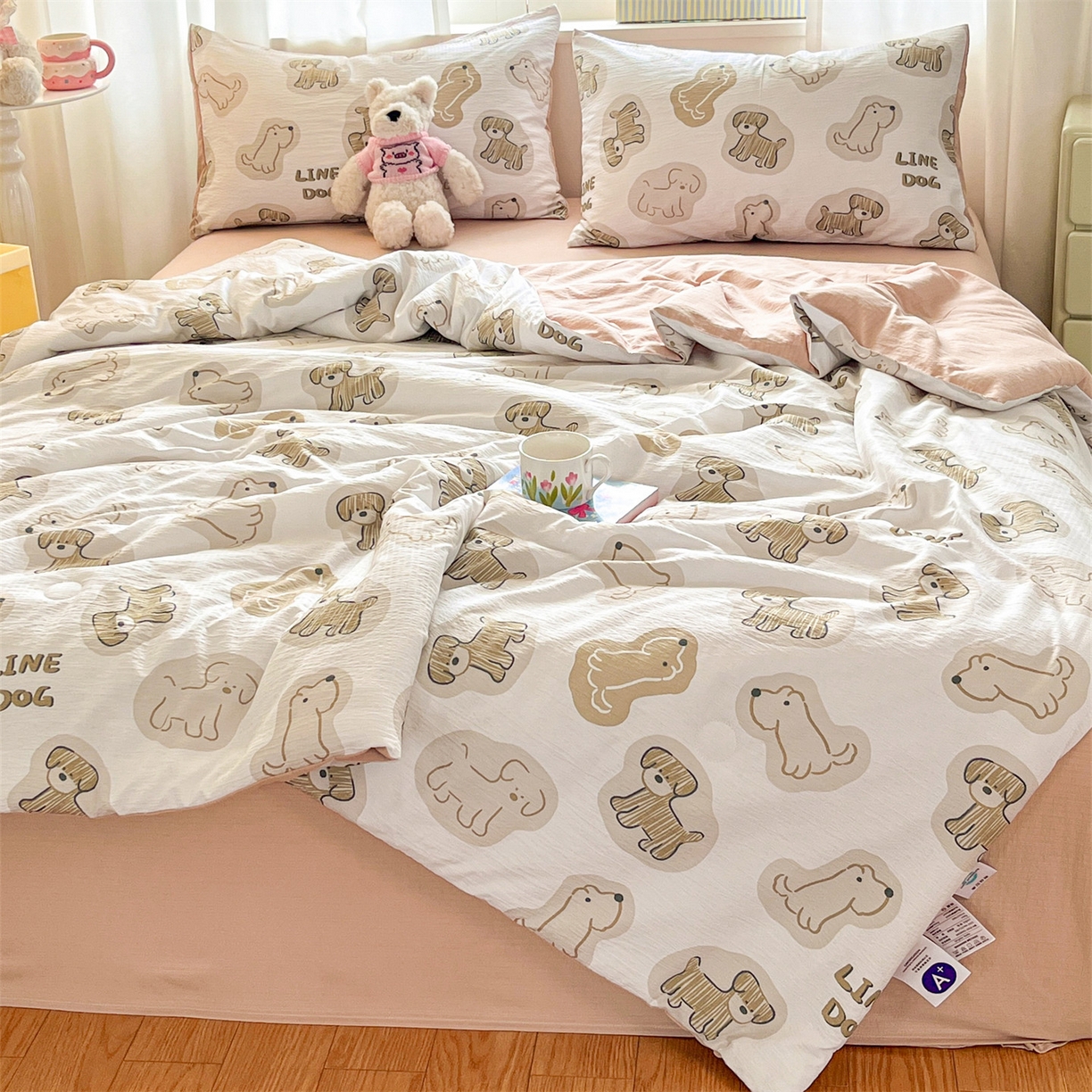 91家纺网 家纺一手货源 找家纺 盛秋家纺 2026新款皱皱纱印花夏被-萝拉 修勾咖+米驼