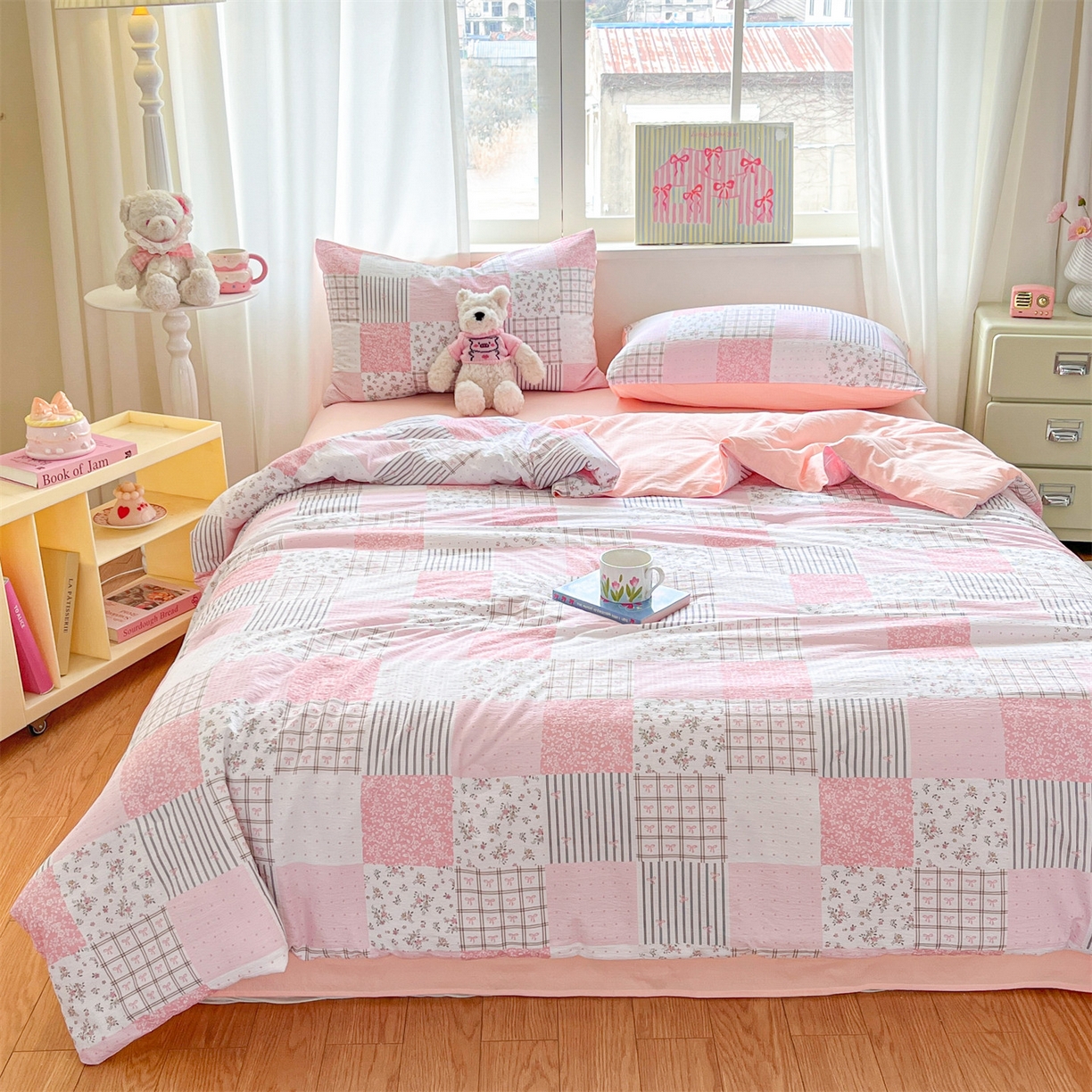 91家纺网 家纺一手货源 找家纺 盛秋家纺 2026新款皱皱纱印花夏被-萝拉 格子花园+奶油粉