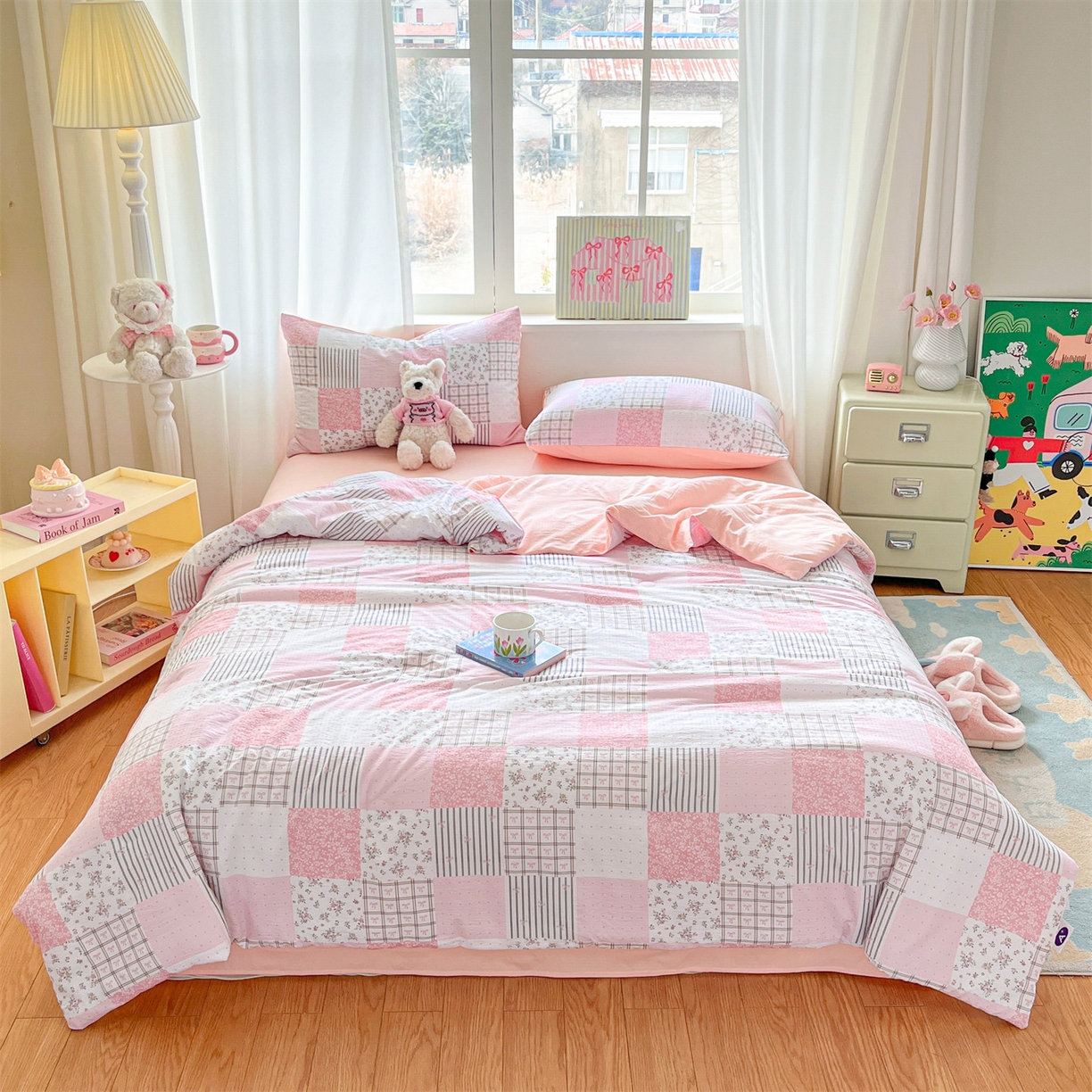 91家纺网 家纺一手货源 找家纺 盛秋家纺 2026新款皱皱纱印花夏被-萝拉 格子花园+奶油粉