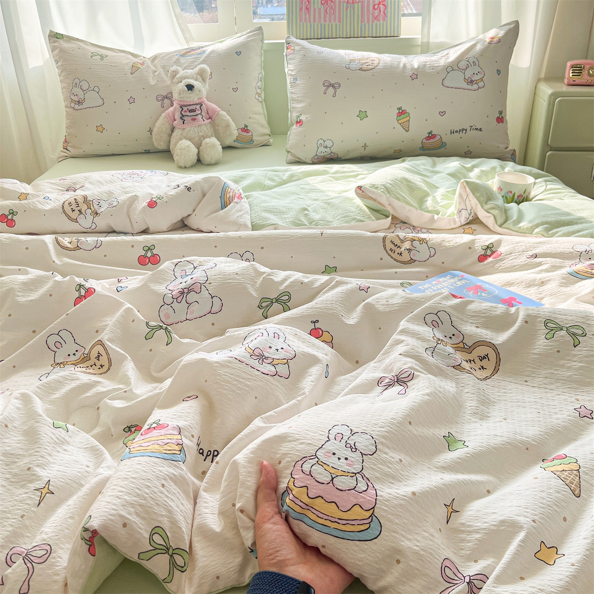 91家纺网 家纺一手货源 找家纺 盛秋家纺 2026新款皱皱纱印花夏被-萝拉 生日派对+清新绿