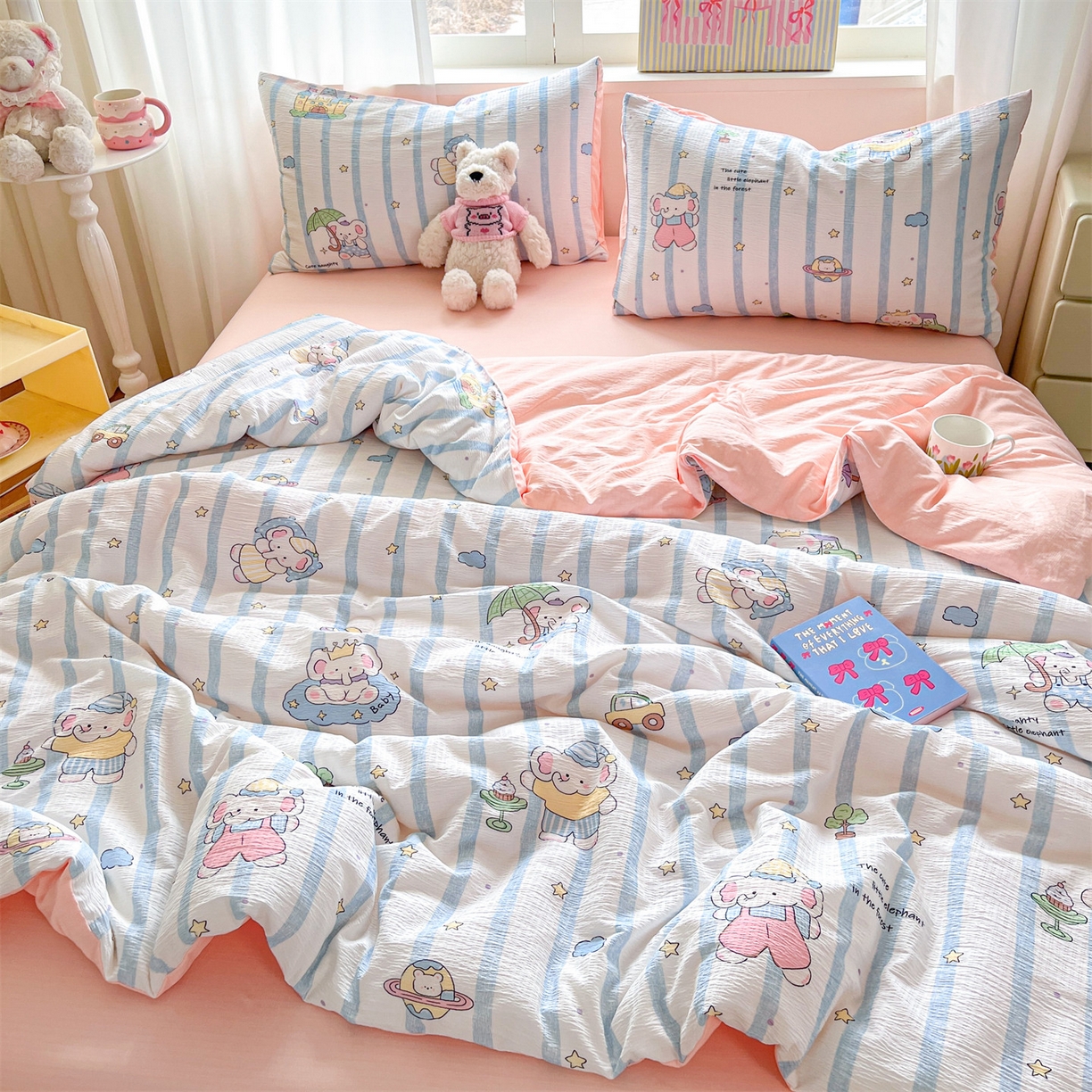 91家纺网 家纺一手货源 找家纺 盛秋家纺 2026新款皱皱纱印花夏被-萝拉 森林小象+奶油粉