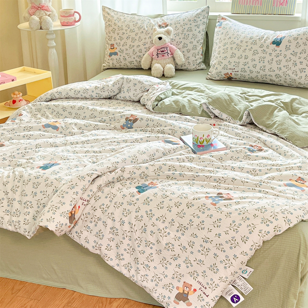 91家纺网 家纺一手货源 找家纺 盛秋家纺 2026新款皱皱纱印花夏被-萝拉 小熊小花+麦绿