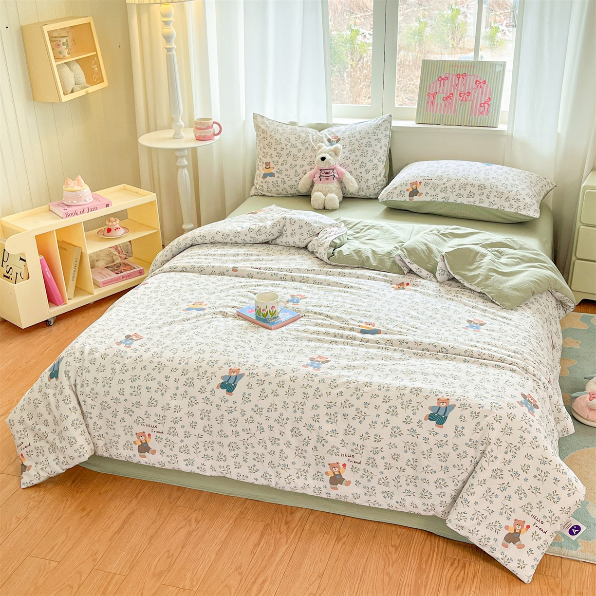 91家纺网 家纺一手货源 找家纺 盛秋家纺 2026新款皱皱纱印花夏被-萝拉 小熊小花+麦绿