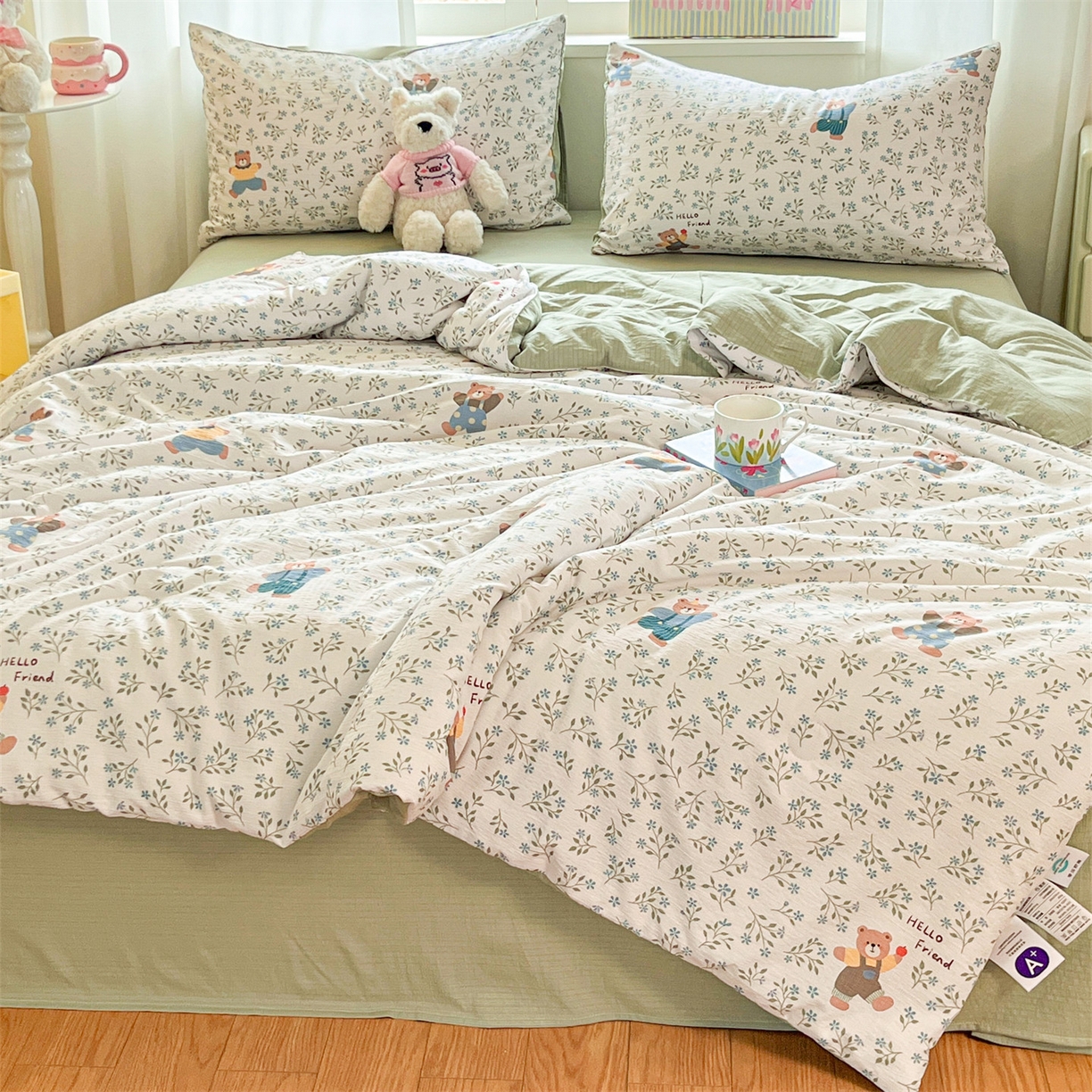 91家纺网 家纺一手货源 找家纺 盛秋家纺 2026新款皱皱纱印花夏被-萝拉 小熊小花+麦绿