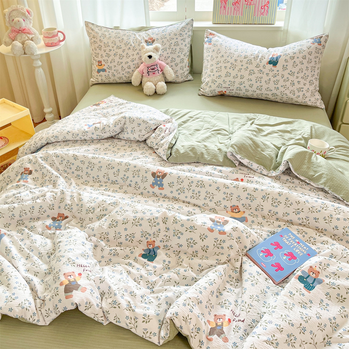 91家纺网 家纺一手货源 找家纺 盛秋家纺 2026新款皱皱纱印花夏被-萝拉 小熊小花+麦绿