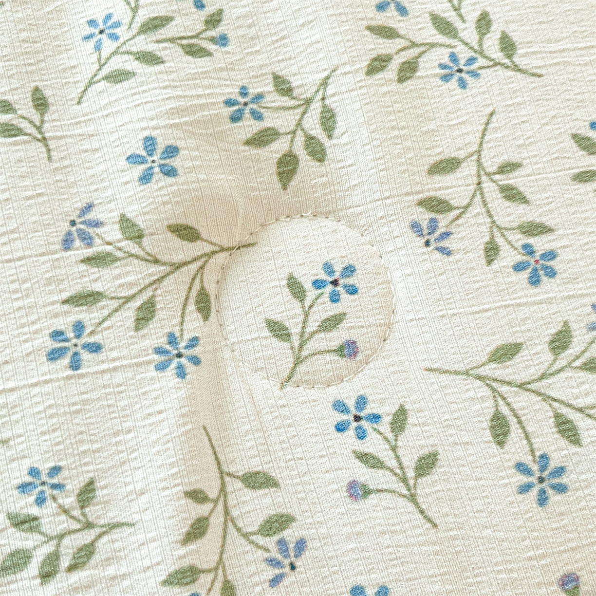 91家纺网 家纺一手货源 找家纺 盛秋家纺 2026新款皱皱纱印花夏被-萝拉 小熊小花+麦绿