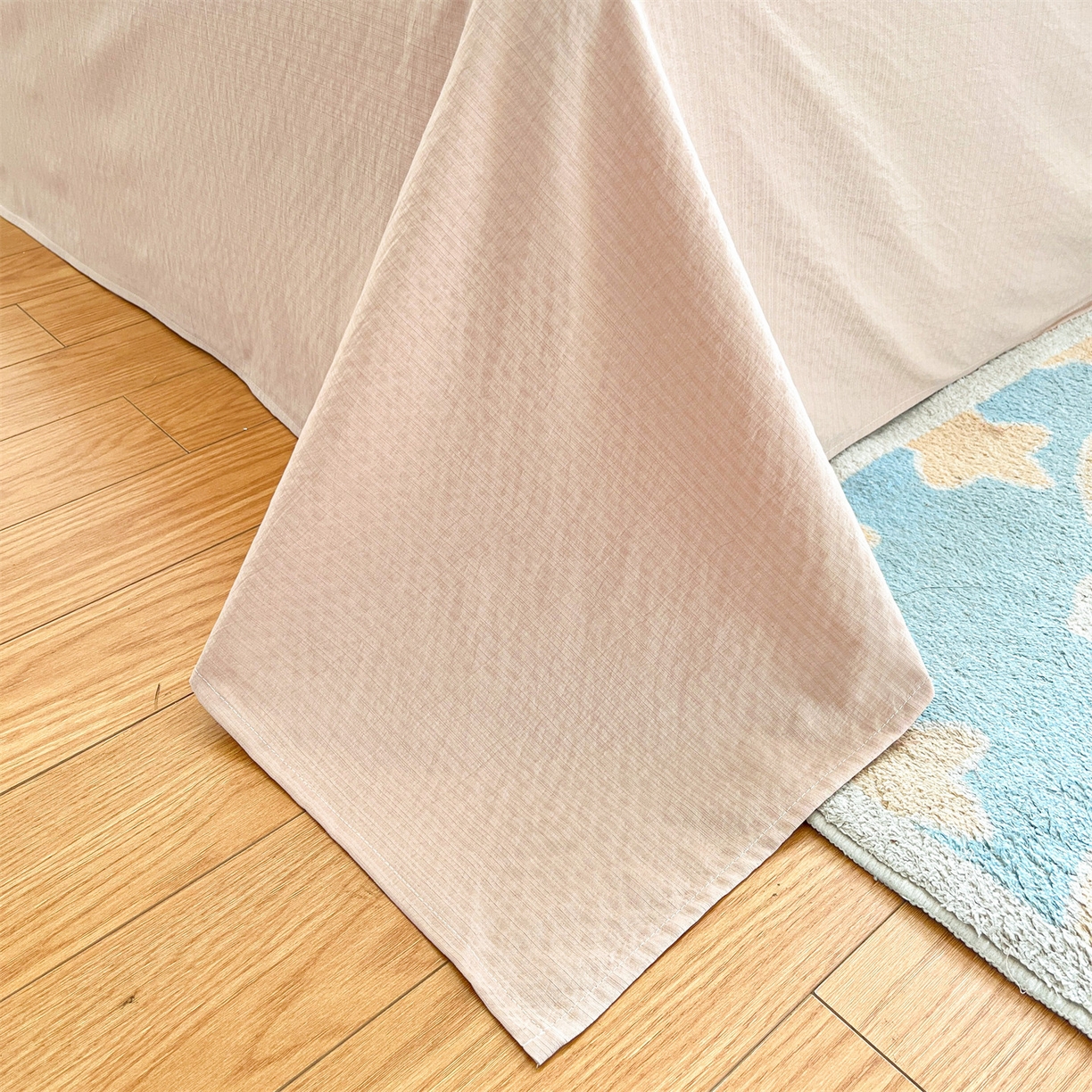 91家纺网 家纺一手货源 找家纺 盛秋家纺 2026新款皱皱纱印花夏被-萝拉 麻薯团+米驼