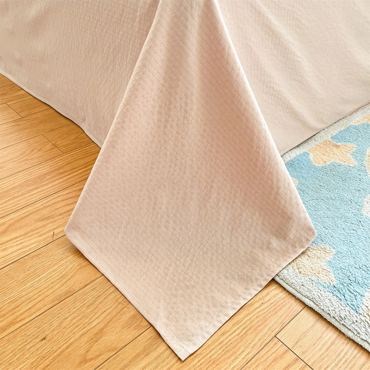 91家纺网 家纺一手货源 找家纺 盛秋家纺 2026新款皱皱纱印花夏被-萝拉 小伙伴+米驼