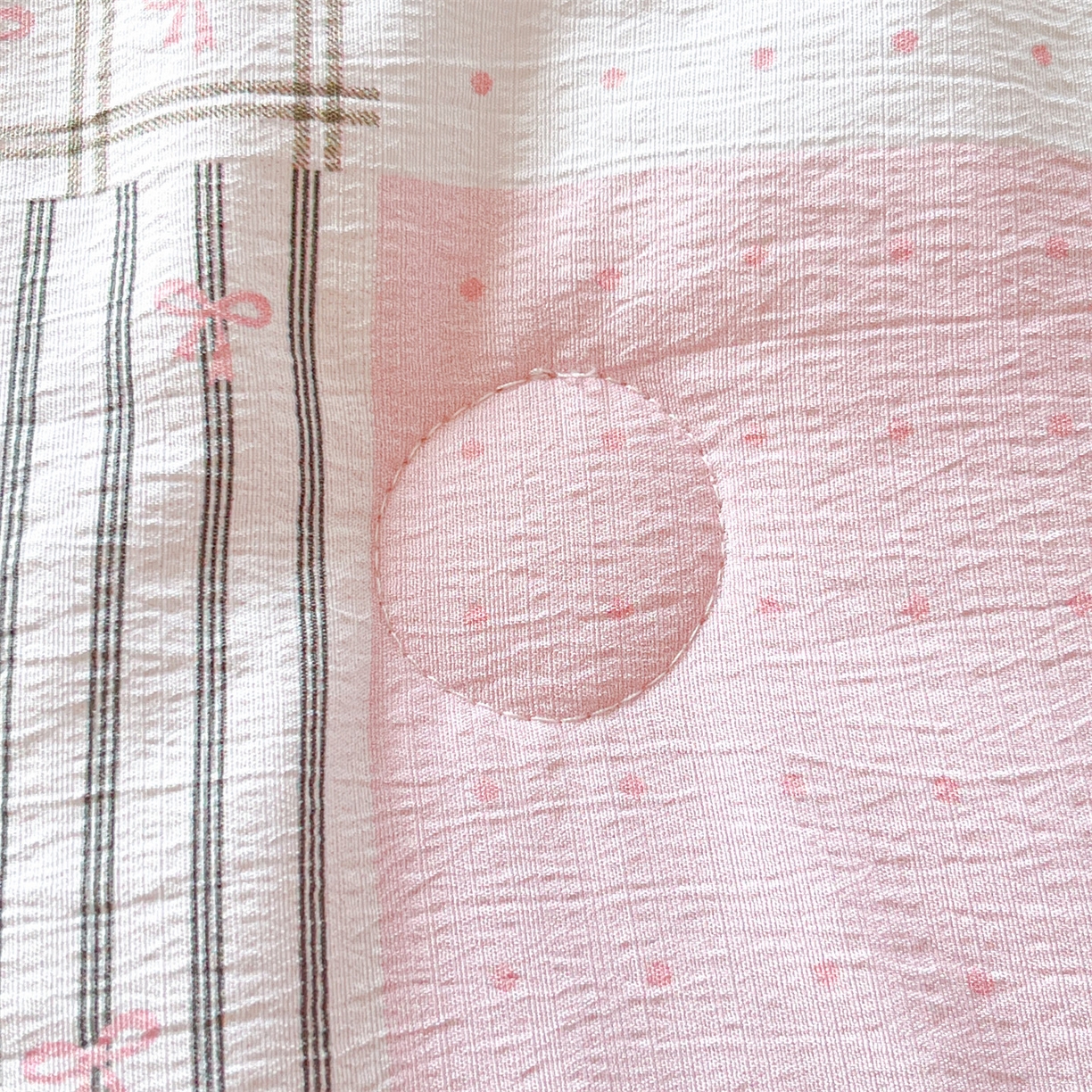 91家纺网 家纺一手货源 找家纺 盛秋家纺 2026新款皱皱纱印花夏被-萝拉 格子花园+奶油粉