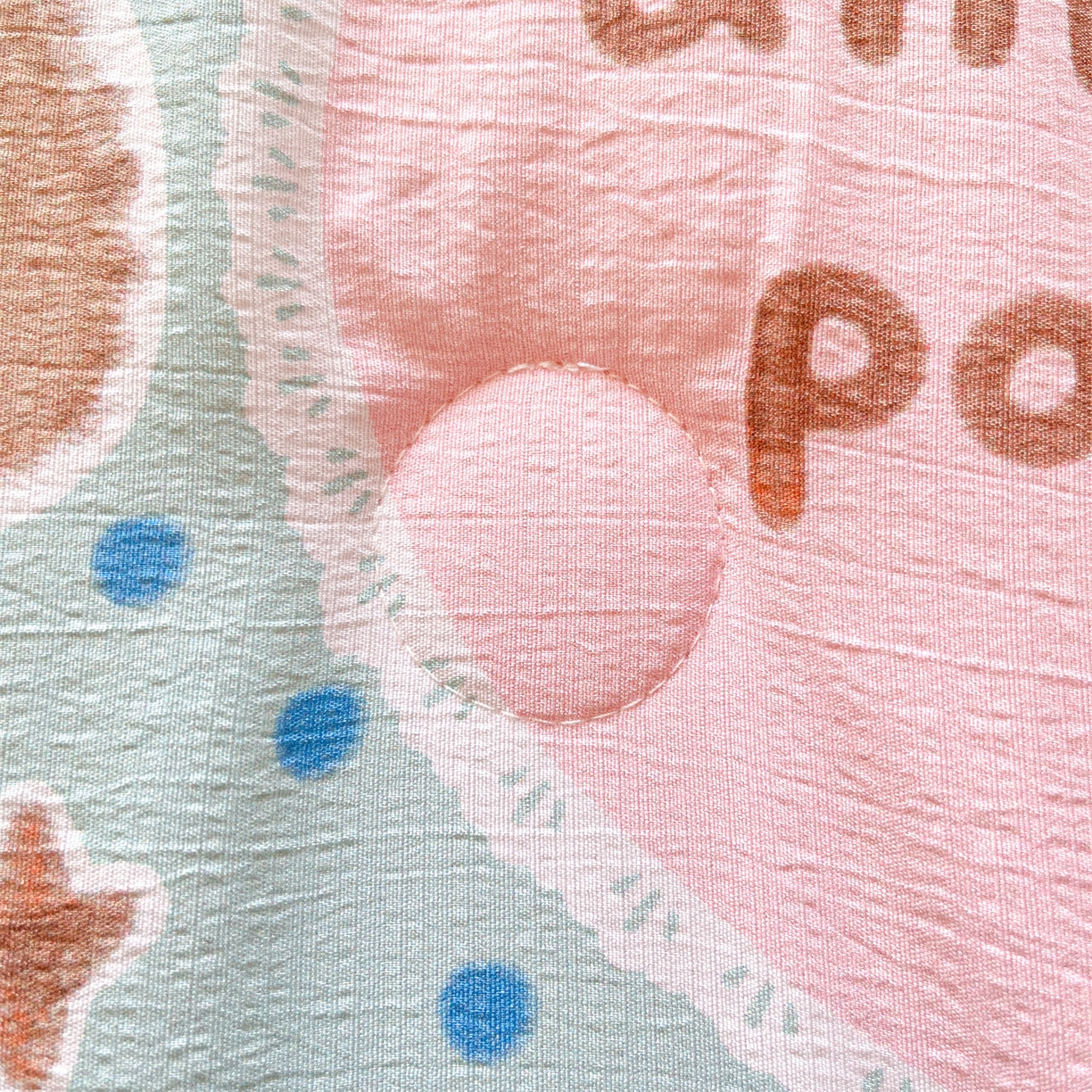 91家纺网 家纺一手货源 找家纺 盛秋家纺 2026新款皱皱纱印花夏被-萝拉 小狗来信+奶油粉